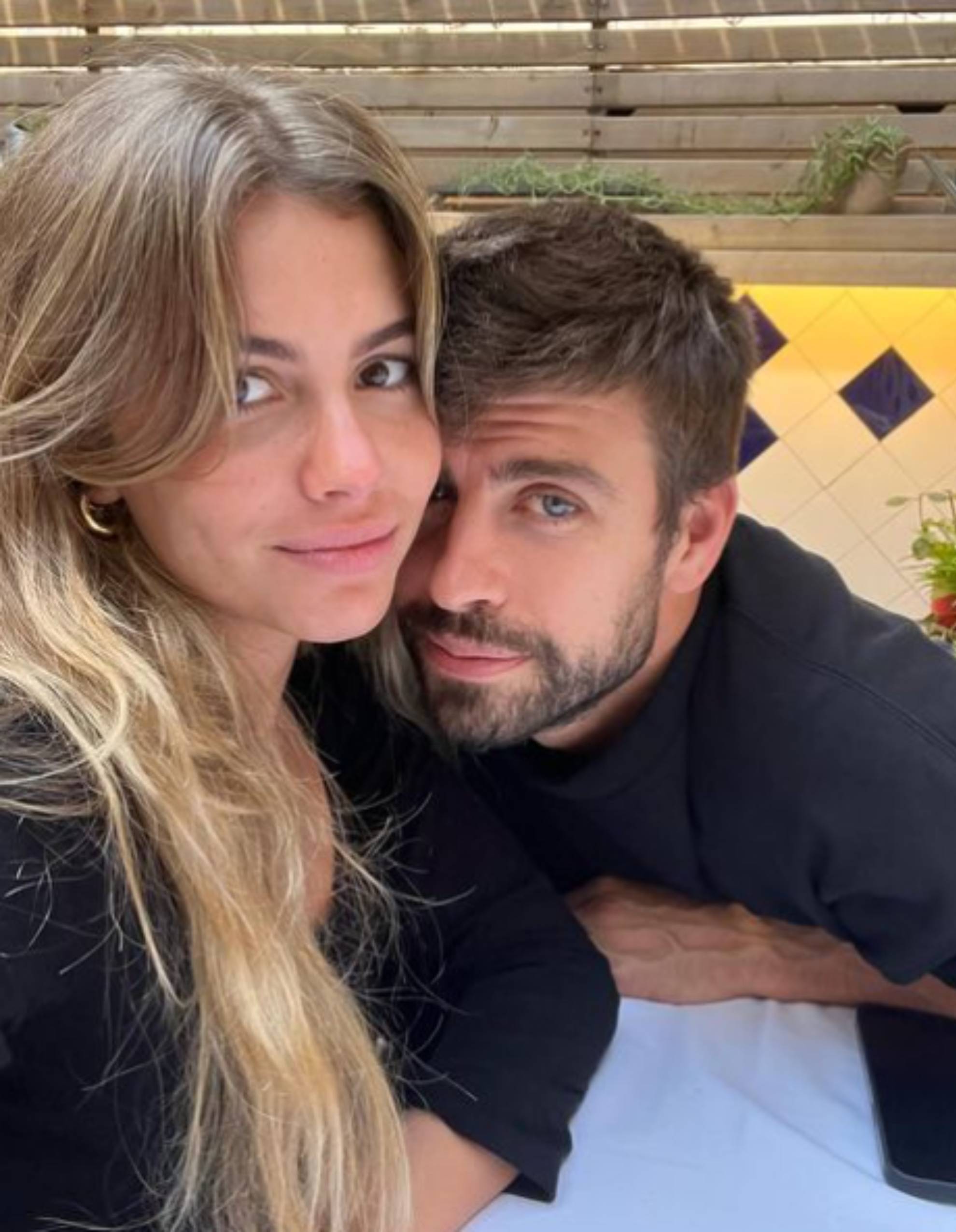 Gerard Piqué confirme sa relation avec Clara Chía en publiant une tendre photo d'eux deux sur son Instagram