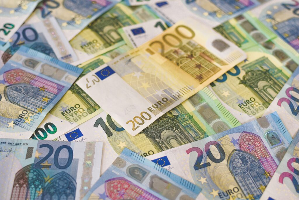 découvrez tout ce qu'il faut savoir sur la taxation : définition, principes, enjeux et actualités. consultez notre guide complet sur la taxation en français.