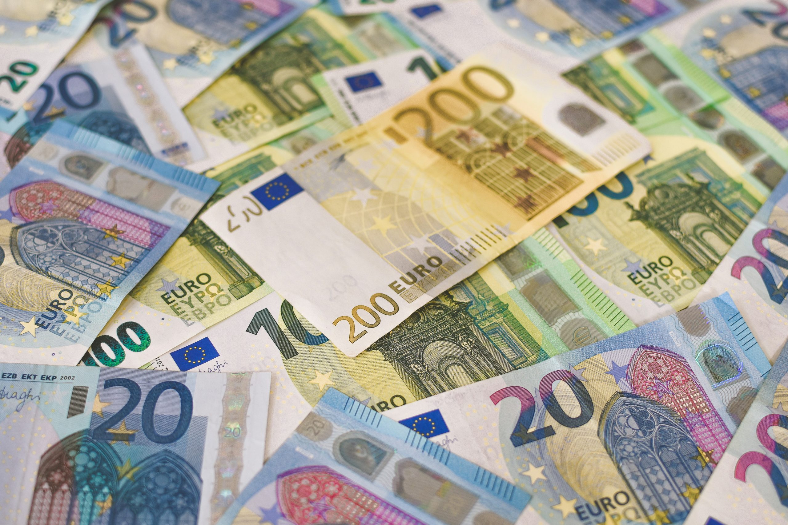 découvrez tout ce qu'il faut savoir sur la taxation : définition, principes, enjeux et actualités. consultez notre guide complet sur la taxation en français.