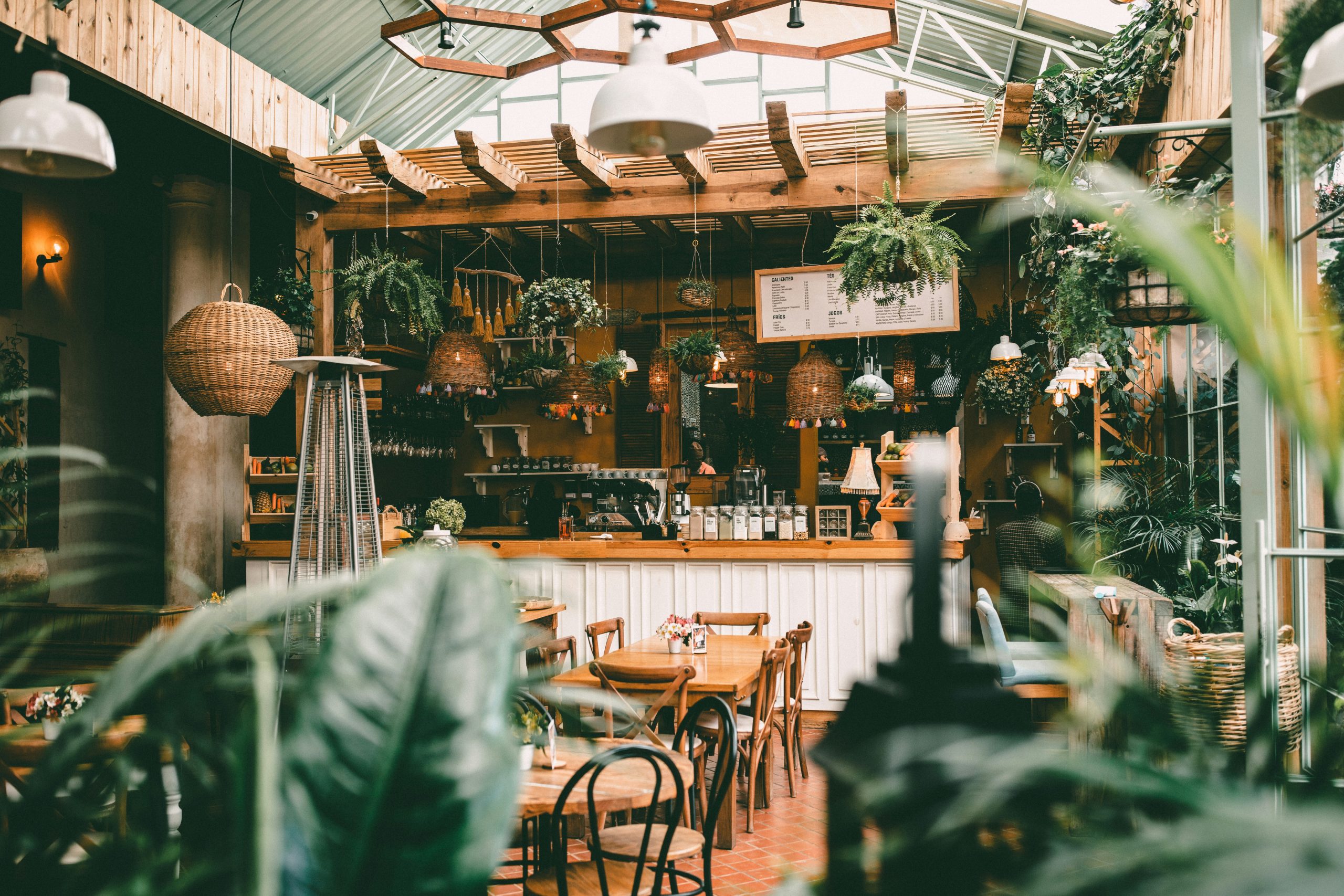 découvrez notre sélection de cafés haut de gamme pour une expérience unique et envoûtante. commandez en ligne et dégustez un café d'exception chez vous ou au travail.